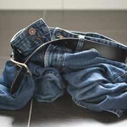 Podnapilý senior se v Tachově ukájel na veřejnosti 