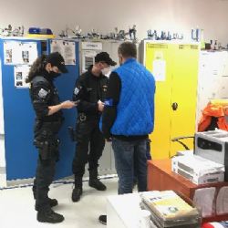 Policie s hygienou kontrolovala cizince v Tachově