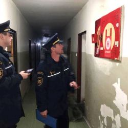 Policisté a hasiči kontrolovali plzeňské ubytovny