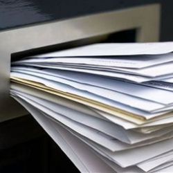 Policisté chytili lupiče, kteří v Plzni přepadli pošťačku