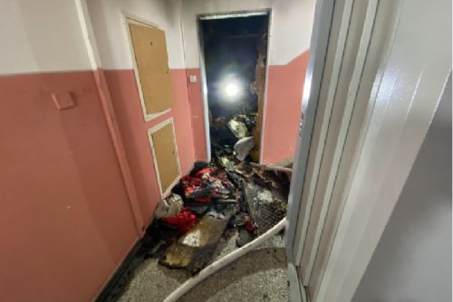 Foto: Policisté hasili požár v bytě