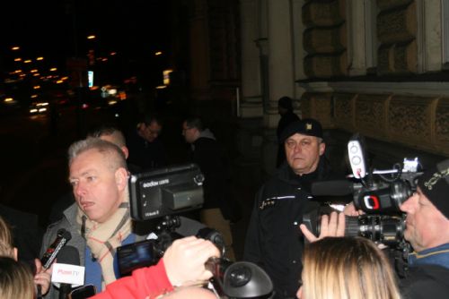 Foto: Policisté kontrolovali v pátek večer bary v centru Plzně. Dohlížel ministr Chovanec