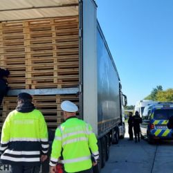 Policisté se na dálnici D5 u hranic zaměřili tranzitní nelegální migraci a dopravu