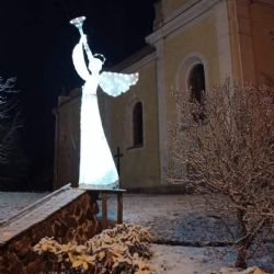 Policisté už ví, kdo ukradl dvoumetrového anděla v Chodové Plané
