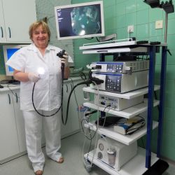 Poliklinika Agel Plzeň ná novou endoskopickou věž k vyšetření
