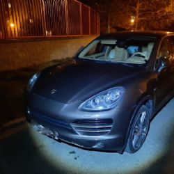 Poškrábal Porche Cayenne, škoda je 60 tisíc 