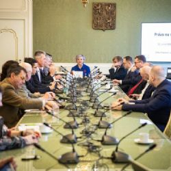 Právo na nedigitální život. Daniela Kovářová moderovala diskuzi v Senátu