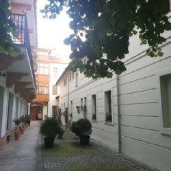 Předprodej vstupenek na komentované prohlídky Plzeňských dvorků odstartoval