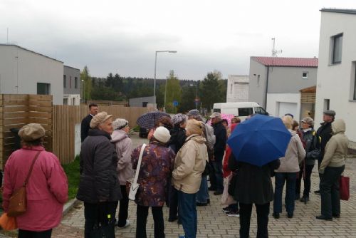 Foto: Přes nepřízeň počasí si na vycházku na Valše našlo cestu přes padesát zájemců
