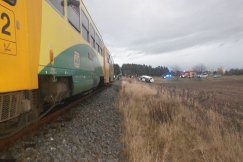 Foto: Při nehodě dodávky s vlakem u Kamenného Újezda se nikdo nezranil