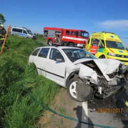 Při nehodě na Stříbrsku zemřel řidič, roční holčička vyvázla bez zranění