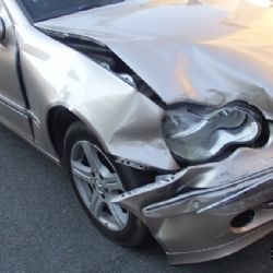 Při parkování na Slovanech bourala, nadýchala skoro čtyři promile