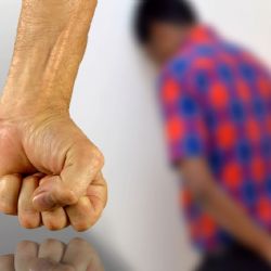 Při vymáhání dluhu 15 tisíc napadli na Rokycansku muže a ženu