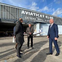 Primátor a náměstci navštívili Líně, vyslechli odpůrce gigafactory