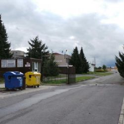 Prostor před 33. základní školou v Plzni čekají úpravy  