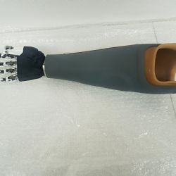 Protézy vědci z Plzně vyrábějí na 3D tiskárně 