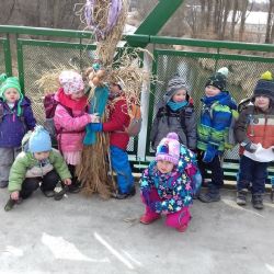 První jarní den vynesly děti z lesní školky Medvíďata Moranu