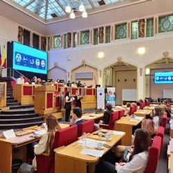 Rada mladších nabídne letos středoškolákům v Plzni prostor pro diskuzi