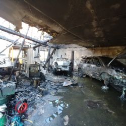 Ranní požár v Bohách zničil dílnu s auty, škoda přes milion