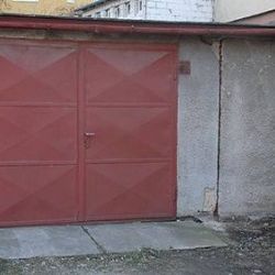 Recidivista řádil v plzeňských garážích a zahradních domcích