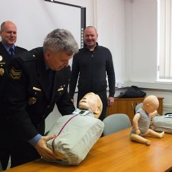 Resuscitační figuríny strážníkům pomohou k záchraně dětí i dospělých