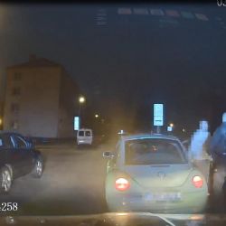 Řidič v Plzni narychlo přelezl na místo spolujezdce 