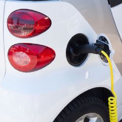 Řidiči elektroaut načerpali loni u stojanů ČEZ v kraji o 83 % bezemisní energie víc