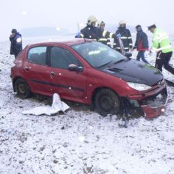 Řidička u Hradešic přetočila auto přes střechu