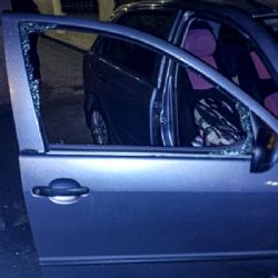Řidička zvolila rozbití okna auta před zámečnickou službou