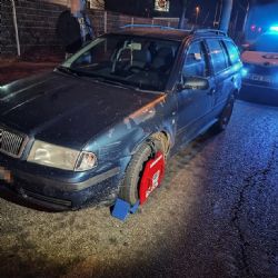 Řídil opilý, bez papírů a v autě vezl dvě mladistvé pod vlivem