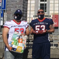 Roušky pro FN Plzeň přinesli američtí fotbalisté z Pilsen Patriots