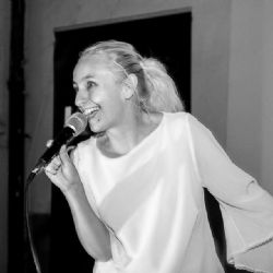 Rozesmívání lidí je pro stand-up komičku Lucii Macháčkovou droga