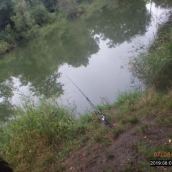 Ryby vylovit nestihl, ještě přišel o prut