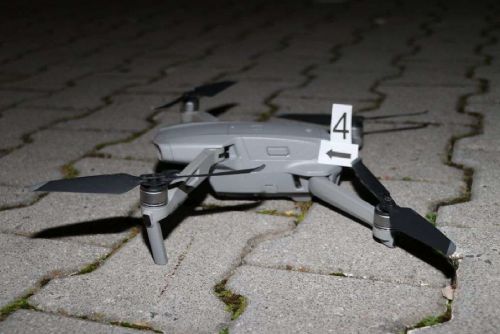 Foto: S dronem na Folmavě ohrozil záchranářský vrtulník