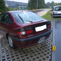 Sedmnáctiletý se chtěl na Klatovsku projet, sebral auto mámě