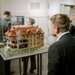 Semlerova rezidence viděla českou předpremiéru filmu o Loosovi