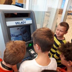 Školáci z Plzeňska se učí zpracovávat kalkulace i správně číst smlouvy