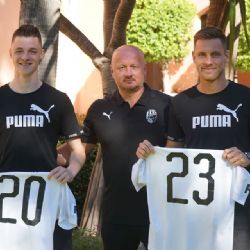 Skvělá zpráva z Estepony: Kalvach s Janoškem prodloužili kontrakty