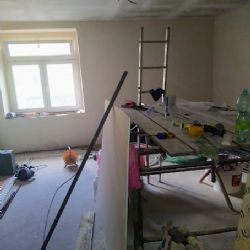 Slíbil v Plzni rekonstrukci bytu a inkasoval peníze, přestal komunikovat