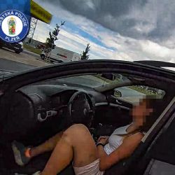 Smůla na semaforu. Za volantem neměla co dělat