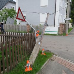 Šofér v Klenčí neodhadl výšku nákladu