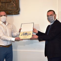 Společnost AVE věnovala Plzni tisíc nanoroušek
