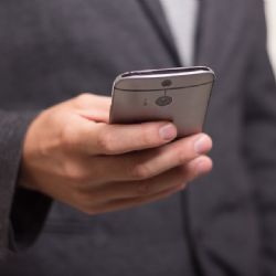 Spotřebitelská organizace dTest spouští kampaň za výhodnější mobilní tarify