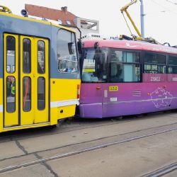 Srážka tramvají na Karlovarské si vyžádala 35 zraněných a omezení dopravy