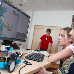 Srpnové letní školy přivedou na ZČU mladé zájemce o techniku i umění