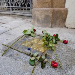 Stolpersteine. Plzeň si připomíná památku devětadvaceti obětí holokaustu