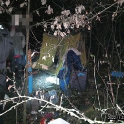 Strážníci a úředníci kontrolovali na Lochotíně bezdomovce