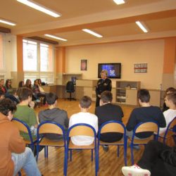 Strážníci diskutovali s osmáky 28. ZŠ o šikaně