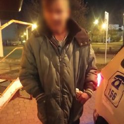 Strážníci poznali muže, který utekl z léčebny a předali ho policistům