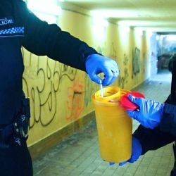Strážníci radí. Co dělat, když najdete použitou injekční stříkačku?